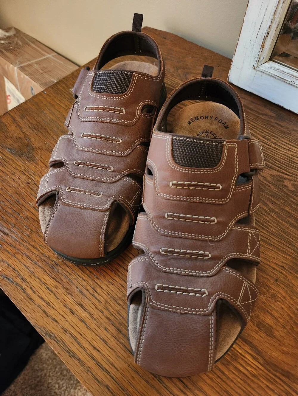 Docker's Mens Fisherman Memory Foam Sandal. EUC Sz 9